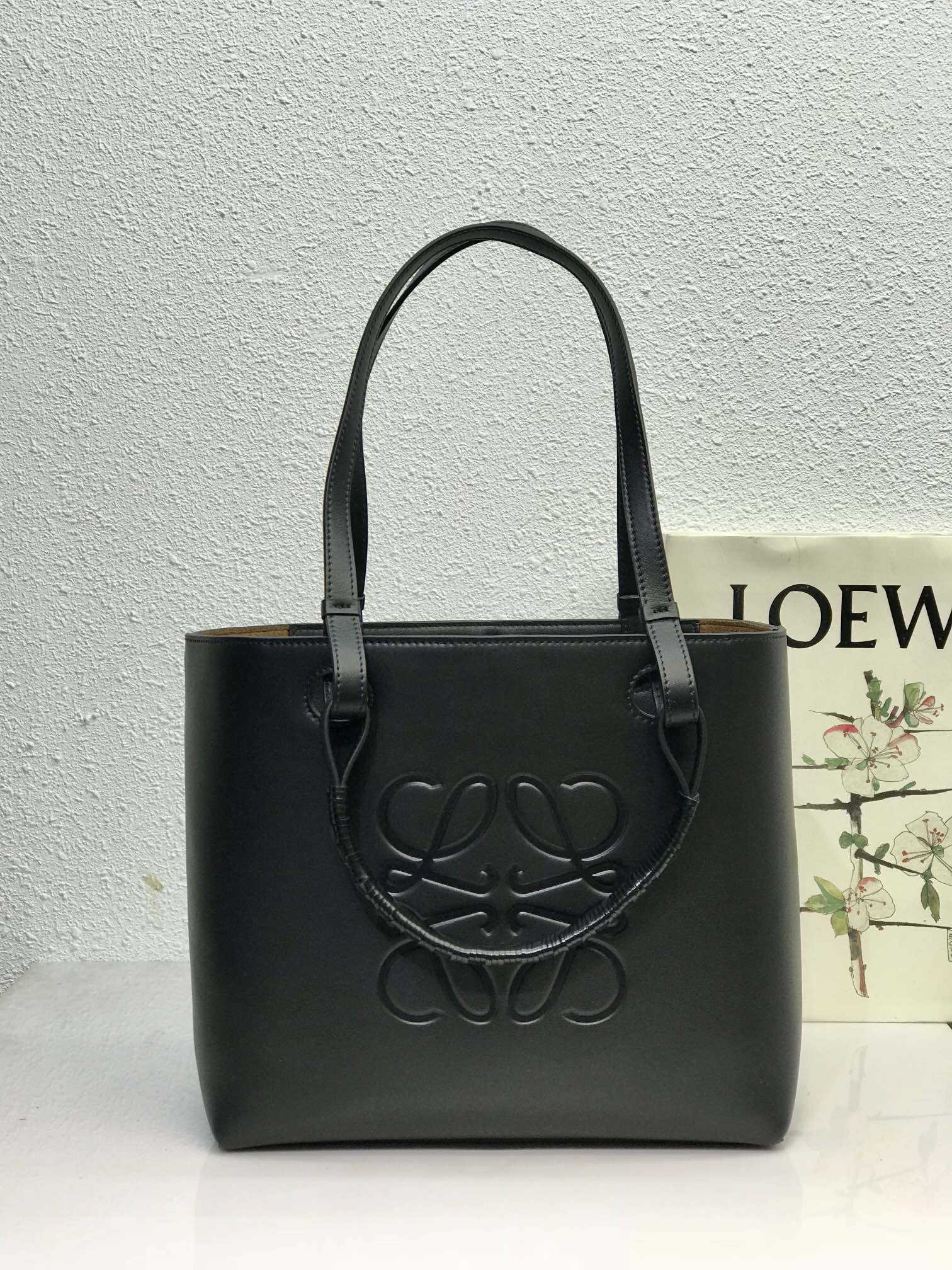 L0ew* anagram tote in classic calfskin black a657t23x02 30cm