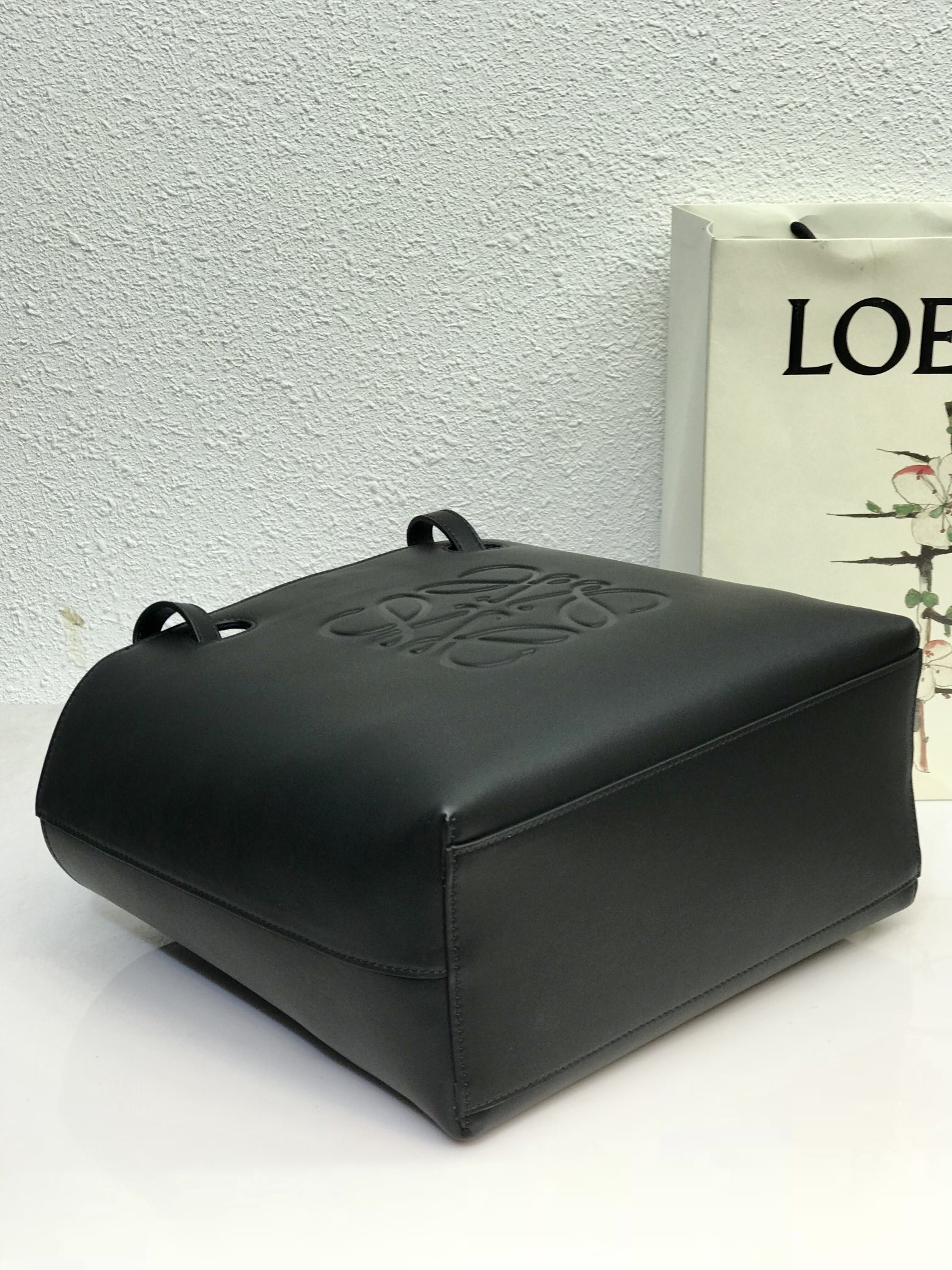 L0ew* anagram tote in classic calfskin black a657t23x02 30cm
