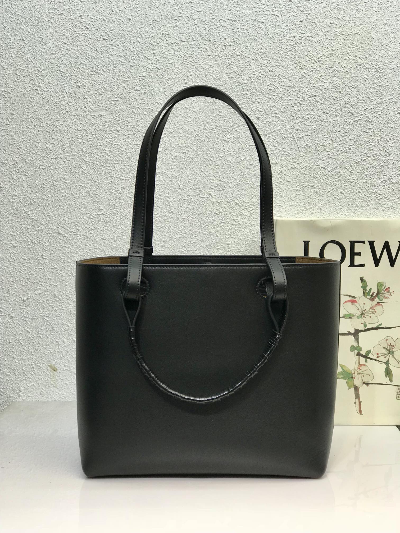 L0ew* anagram tote in classic calfskin black a657t23x02 30cm