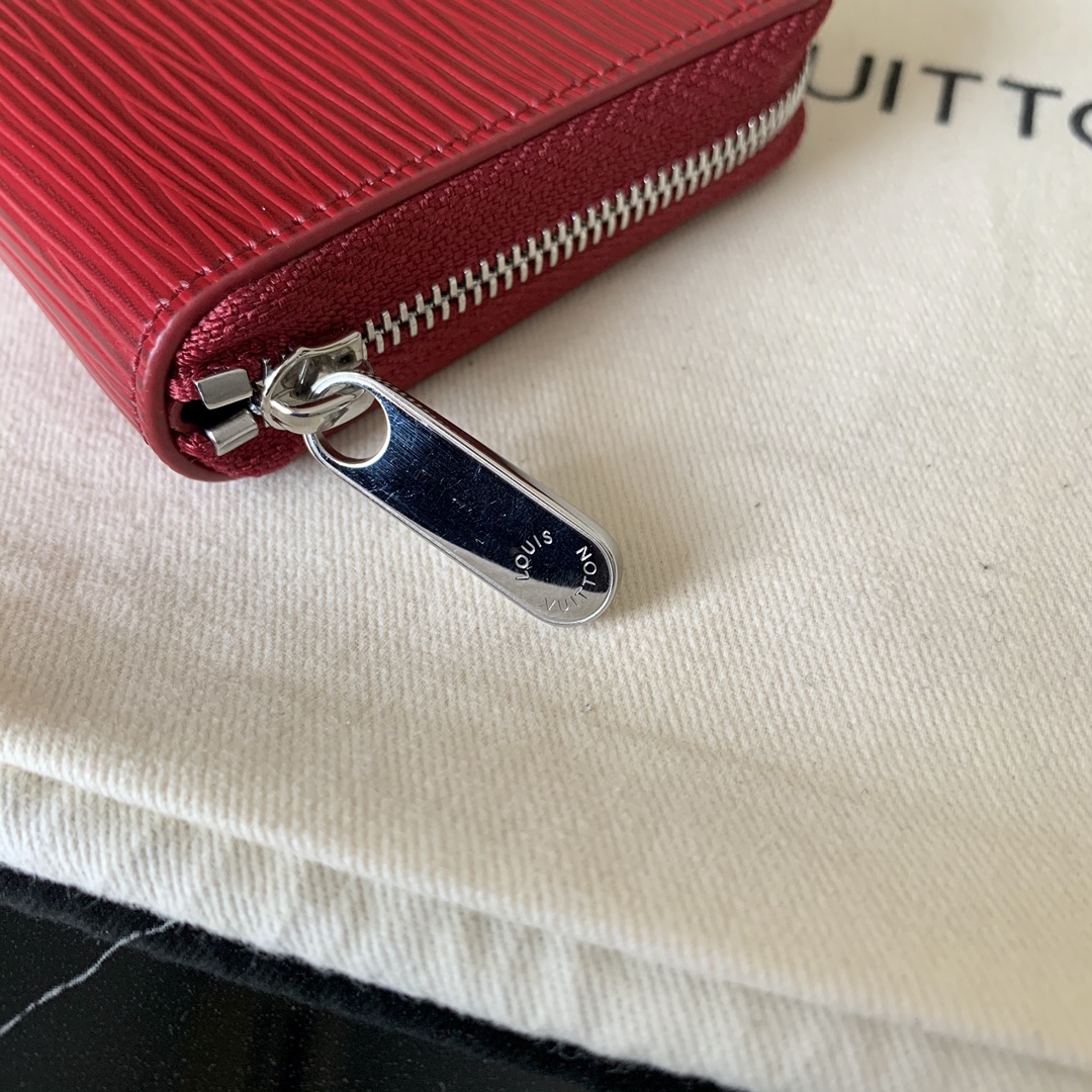 l0vis Vvtt0n zippy coin purse epi leather fuchsia m68759 11 x 8.5 x 2 cm