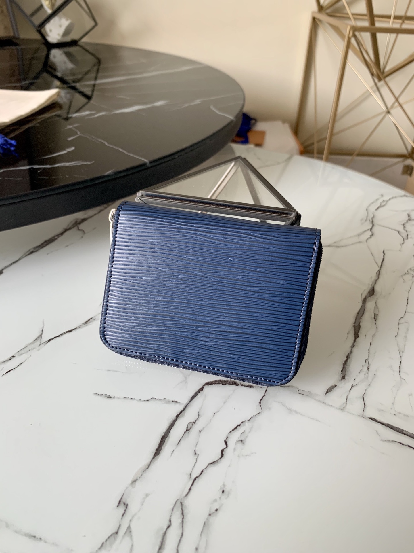 l0vis Vvtt0n zippy coin purse epi leather indigo m60384 11 x 8.5 x 2 cm