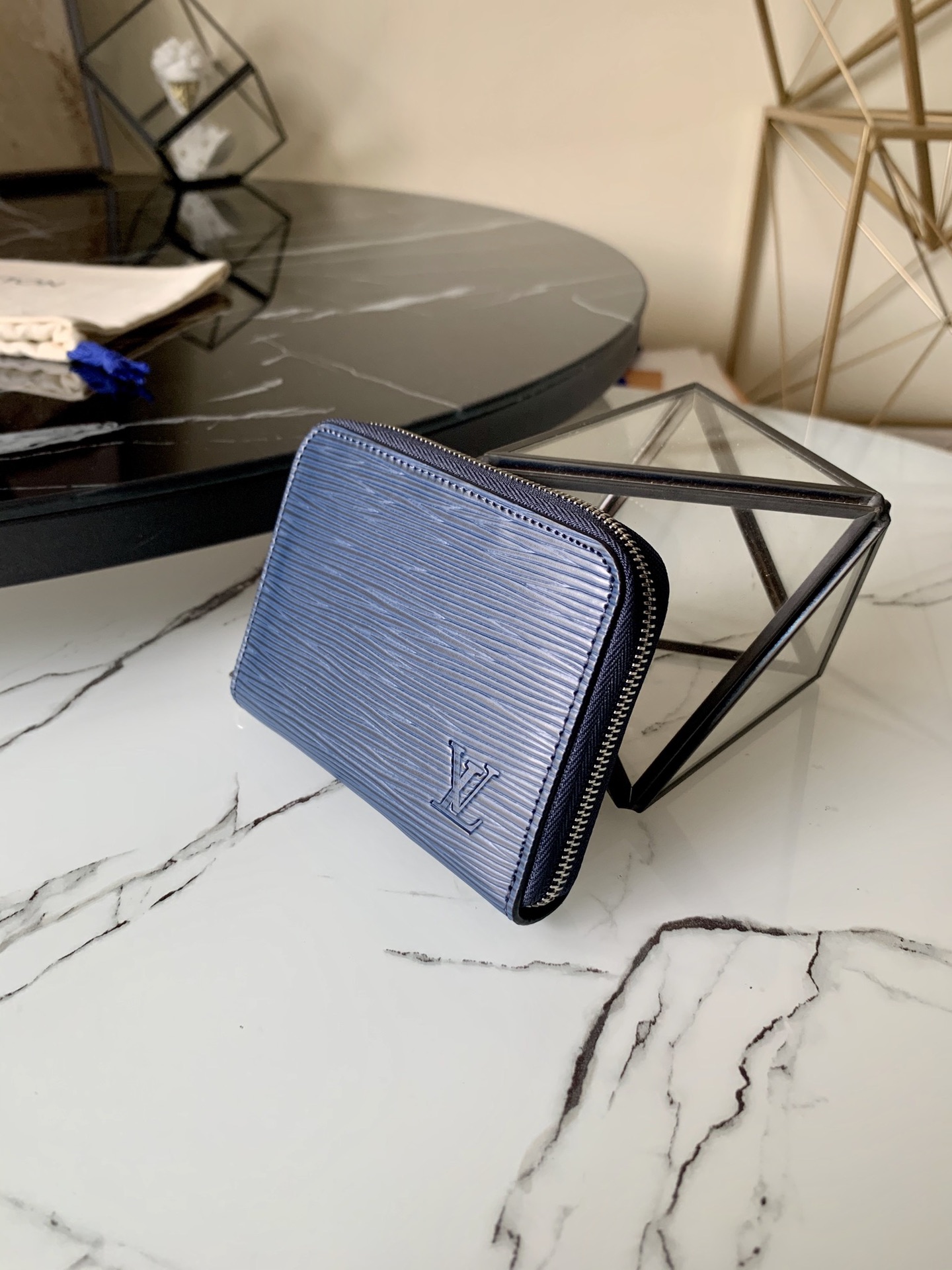 l0vis Vvtt0n zippy coin purse epi leather indigo m60384 11 x 8.5 x 2 cm