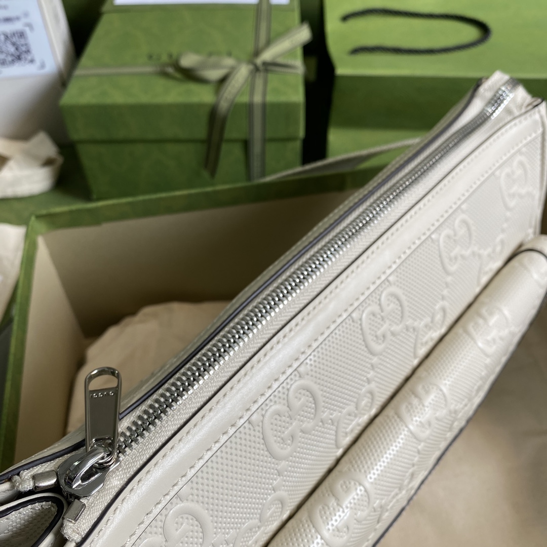 Gvc*1 gg embossed messenger bag white 658565 29 × 22 × 9.5 cm
