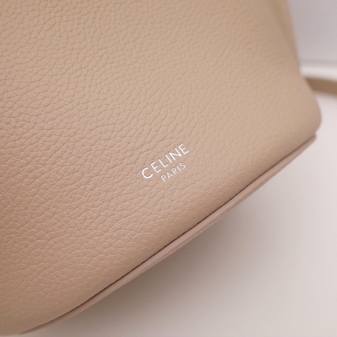 Ce1i*e big bag nano bucket in smooth calfskin dune 187243a4t 21 x 15 x 15 cm