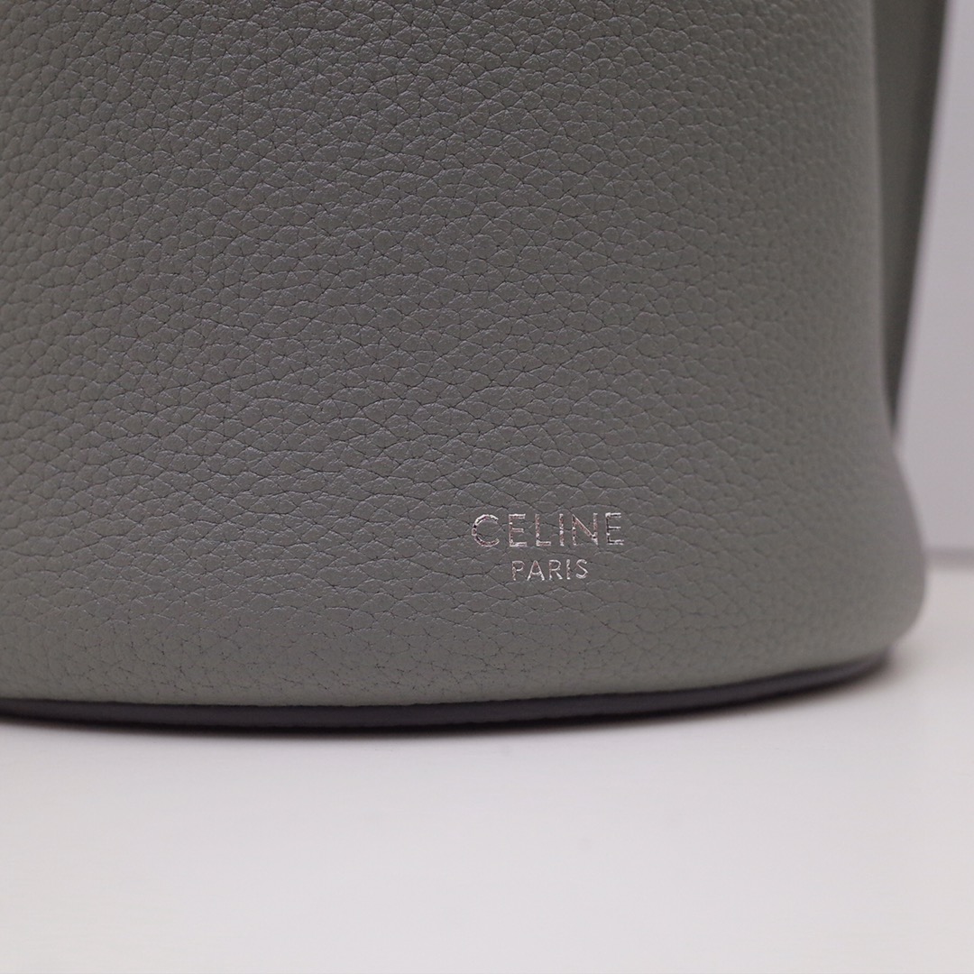 Ce1i*e big bag nano bucket in smooth calfskin grey 187243a4t 21 x 15 x 15 cm