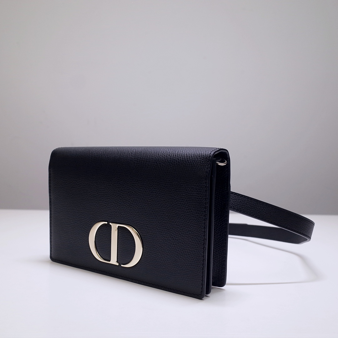 D10r 2-in-1 30 montaigne pouch black grained calfskin s2086obae 19 x 12.5 x 4 cm