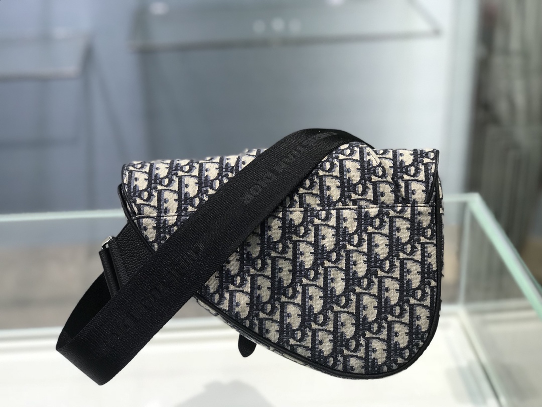 D10r saddle bag beige and black D10r oblique jacquard 1adpo093yky 20 x 28.5 x 5 cm