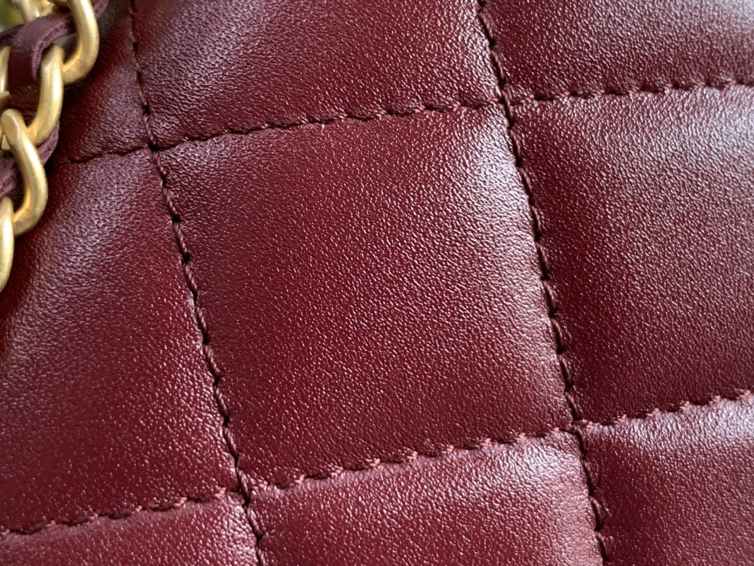 Ch**el wallet on chain calfskin & gold-tone metal burgundy ap2289 19cm