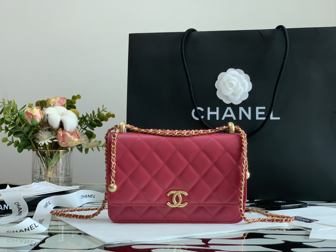 Ch**el wallet on chain calfskin & gold-tone metal red ap2289 19cm