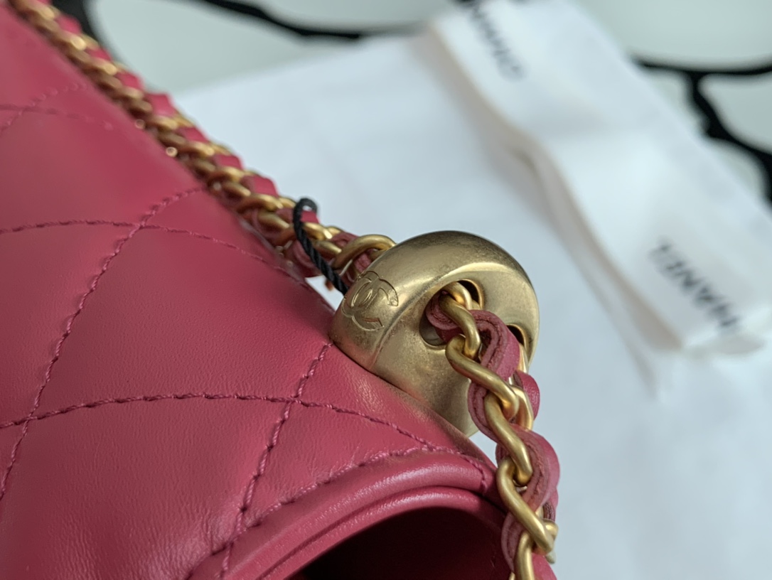Ch**el wallet on chain calfskin & gold-tone metal red ap2289 19cm