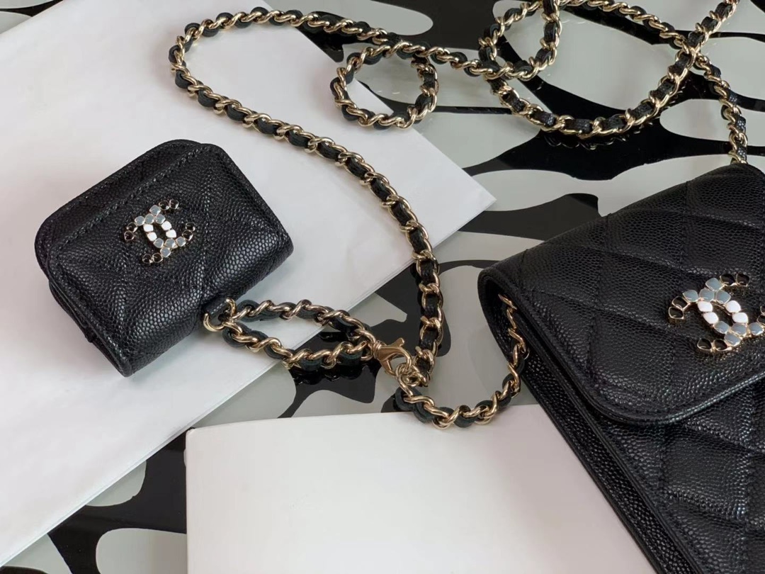 Ch**el phone and airpods case with chain ap2033
