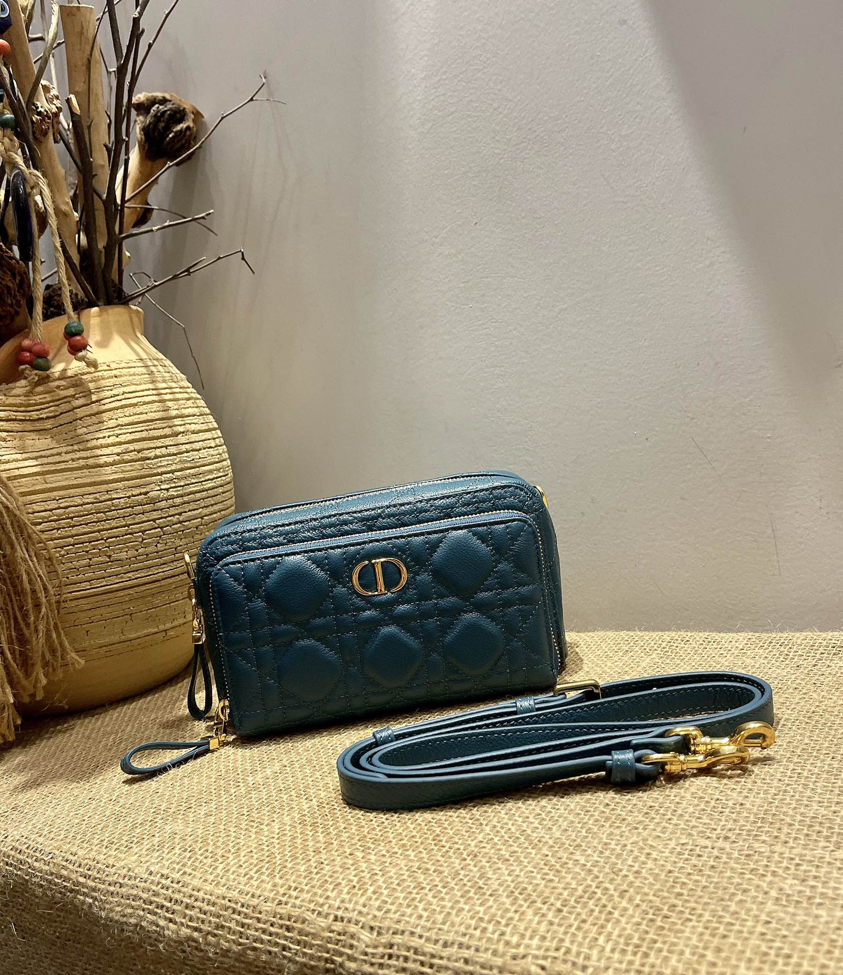d10r caro double pouch S*pple cannage calfskin blue s5037uwhc 19 x 10.5 x 5 cm