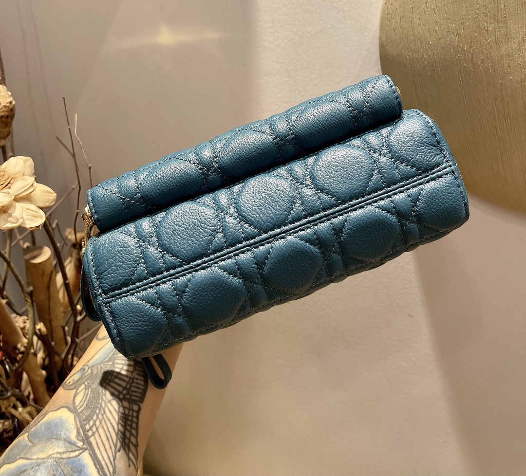 d10r caro double pouch S*pple cannage calfskin blue s5037uwhc 19 x 10.5 x 5 cm