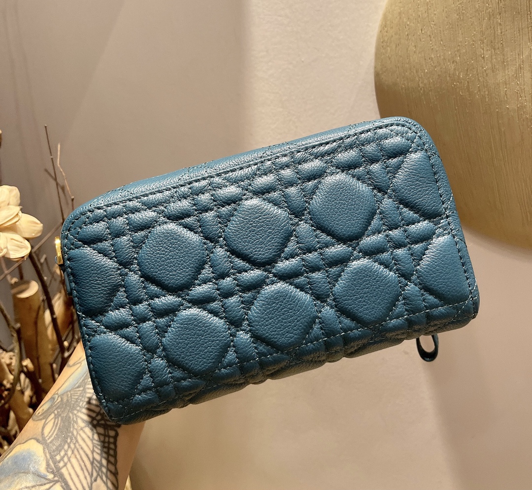 d10r caro double pouch S*pple cannage calfskin blue s5037uwhc 19 x 10.5 x 5 cm