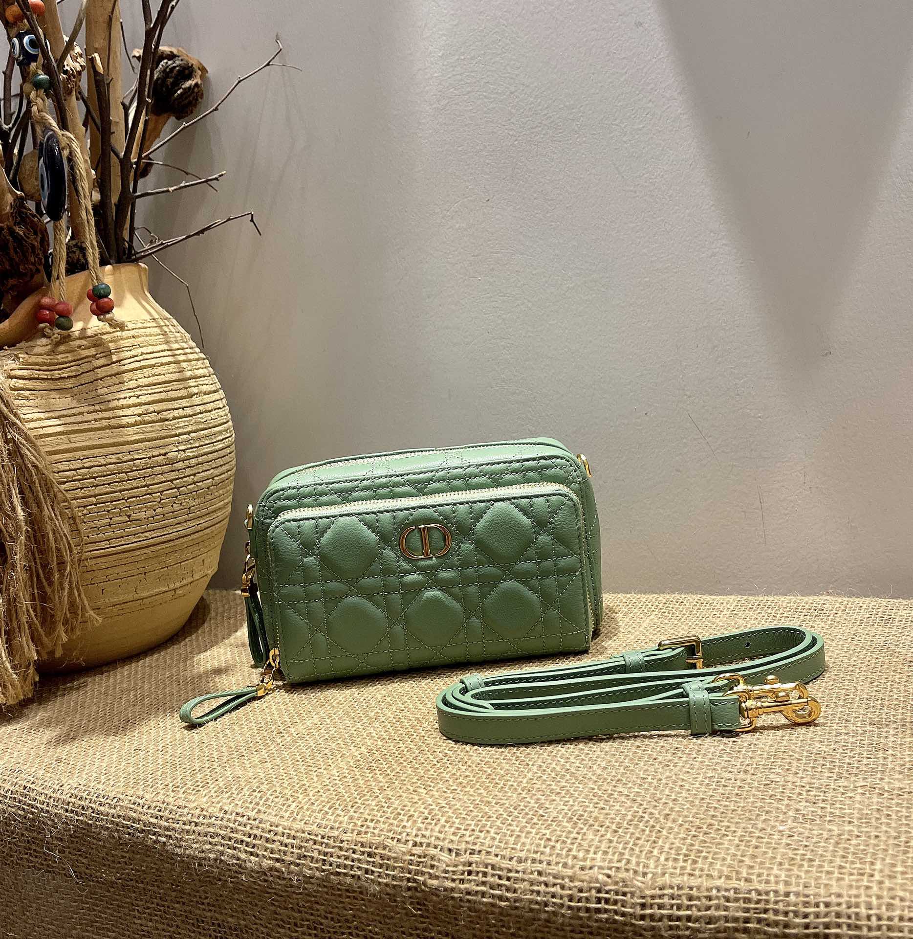 d10r caro double pouch S*pple cannage calfskin seafoam s5037uwhc 19 x 10.5 x 5 cm
