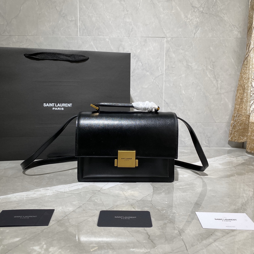 y51 medium bellechasse in leather black and G01den 482051 22 x 16 x 9 cm