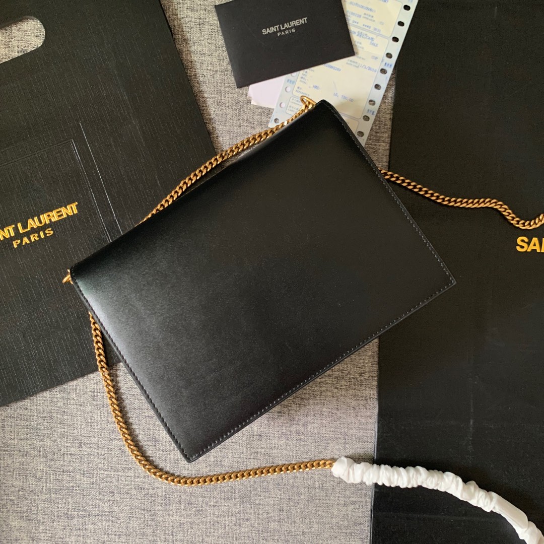 Y51 cassandra monogram clasp bag in grain de poudre embossed leather black 532750 22 x 16.5 x 5.5 cm