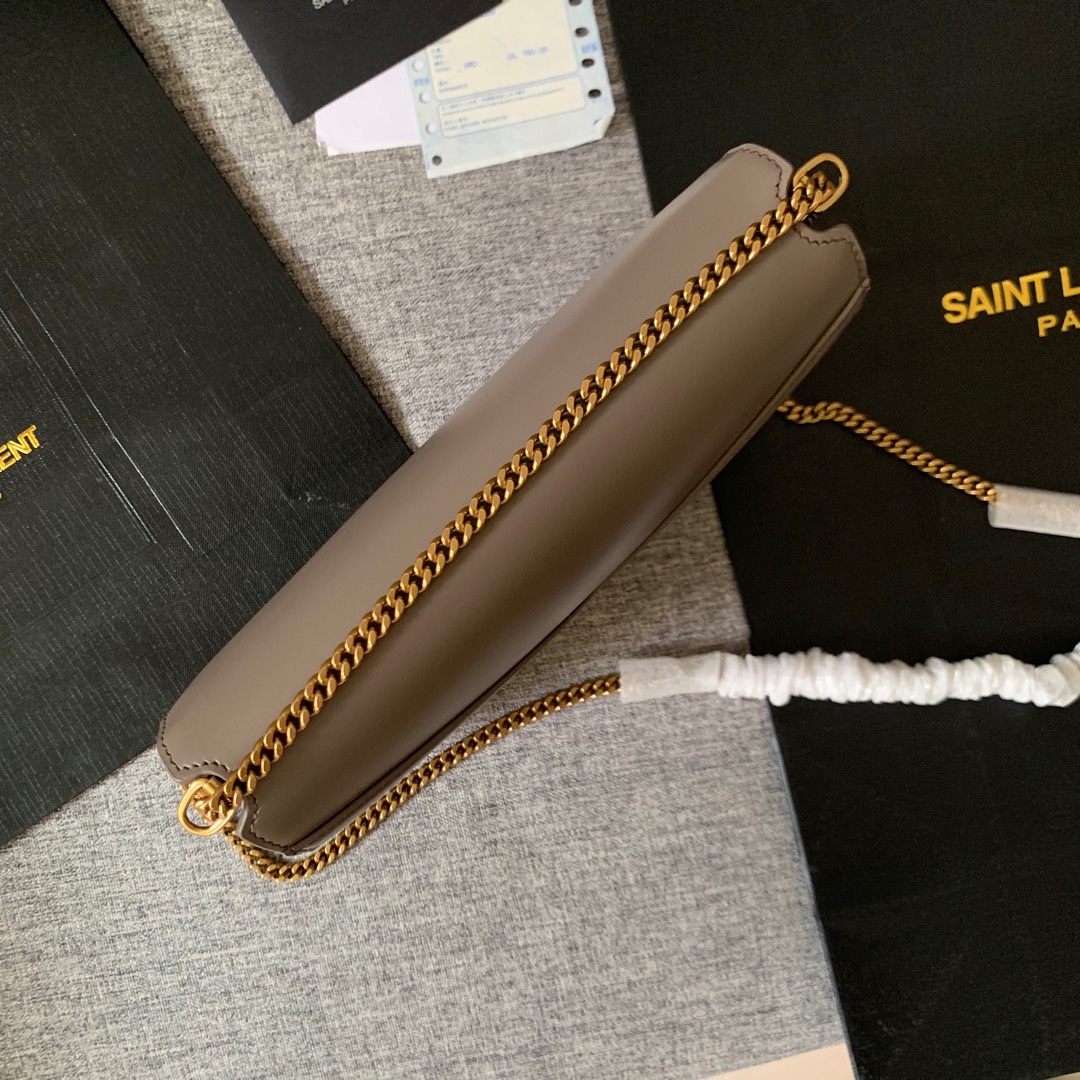Y51 cassandra monogram clasp bag in grain de poudre embossed leather dark beige 532750 22 x 16.5 x 5.5 cm