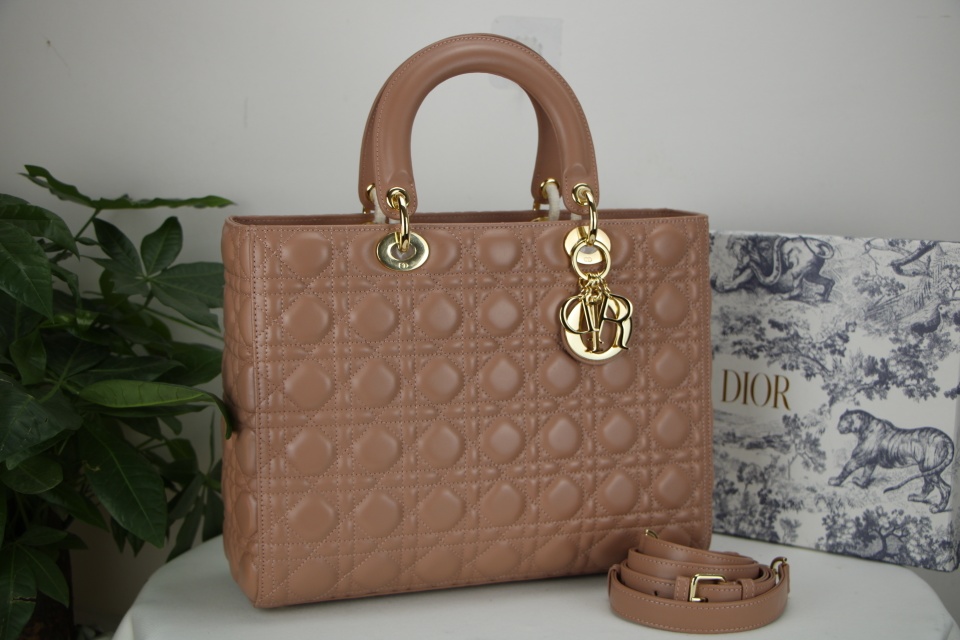 D10r large lady D10r bag blush cannage lambskin m0566 32 x 25 x 11 cm