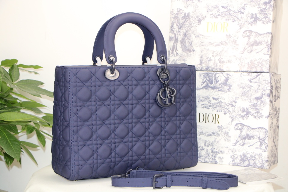 d10r large lady d10r bag De*1m ultramatte cannage calfskin m0566 32 x 25 x 11 cm