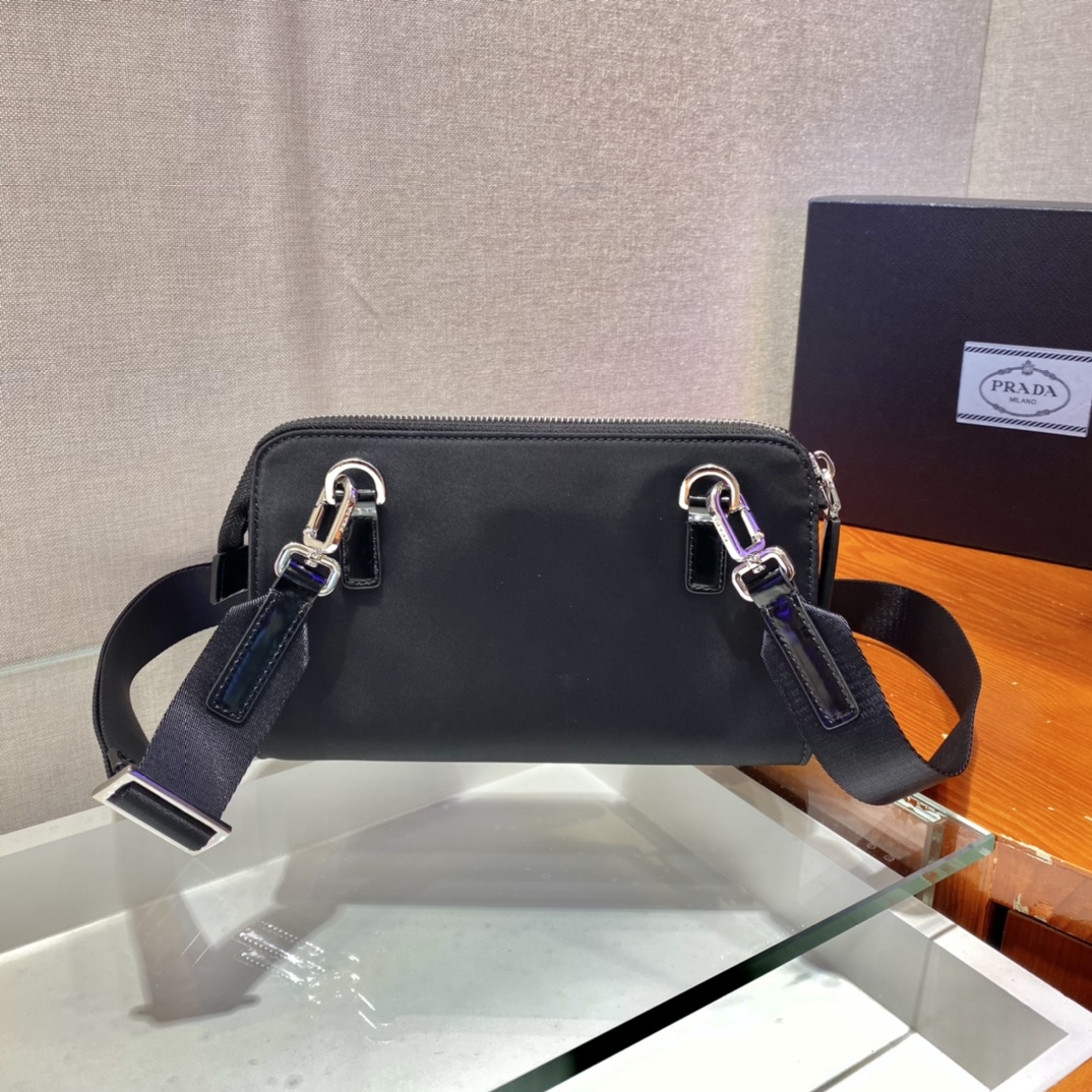 Pra*a re-nylon and leather shoulder bag 2vh130 22 x 14 x 3.5 cm