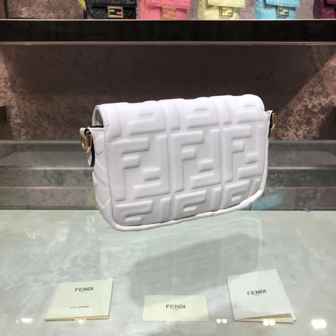 F**di baguette white leather bag 8bs017 4 x 18 x 11 cm