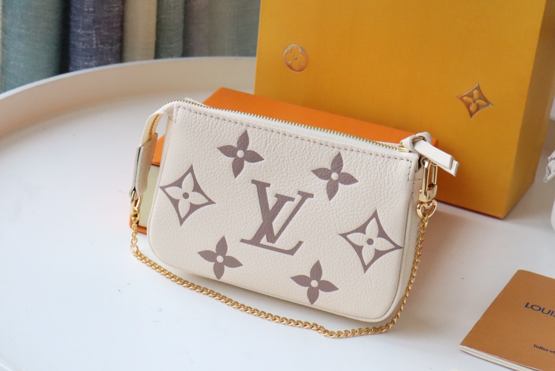l0vis Vvtt0n mini pochette accessoires bicolor monogram empreinte leather white m80732 15.5 x 10.5 x 4 cm