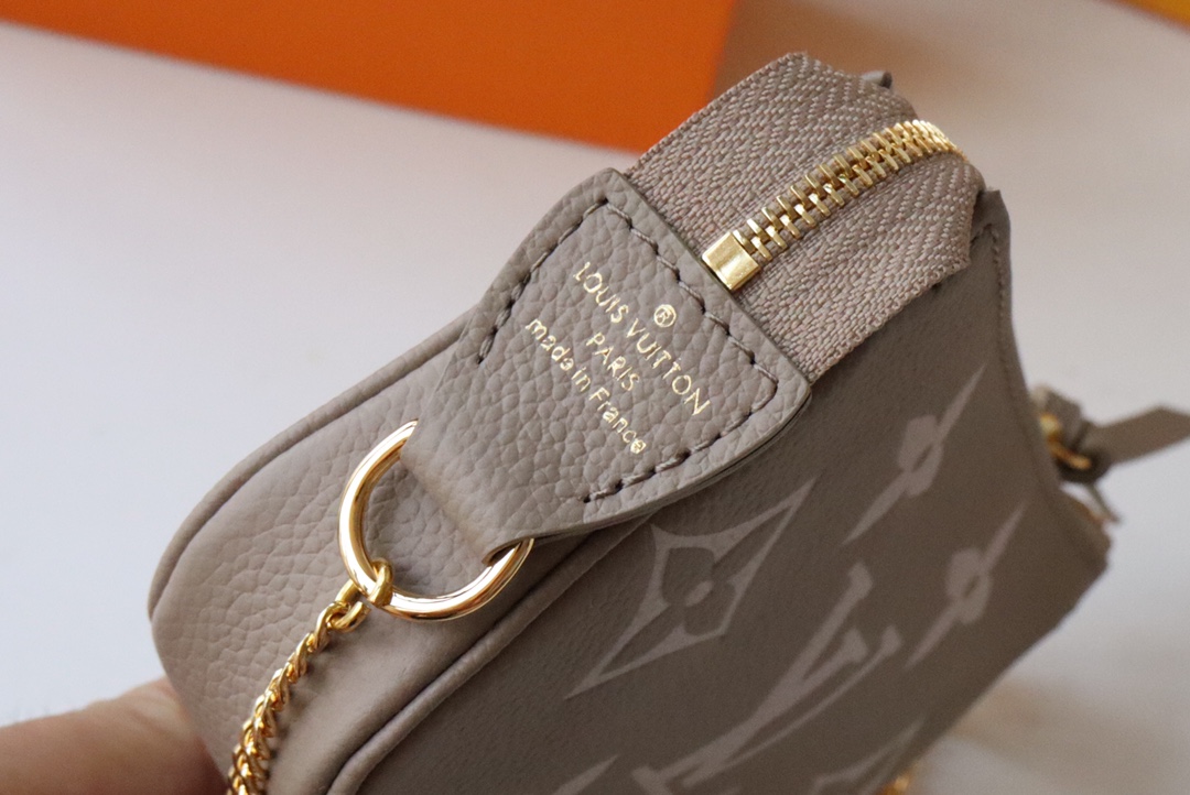 l0vis Vvtt0n mini pochette accessoires bicolor monogram empreinte leather grey m80732 15.5 x 10.5 x 4 cm