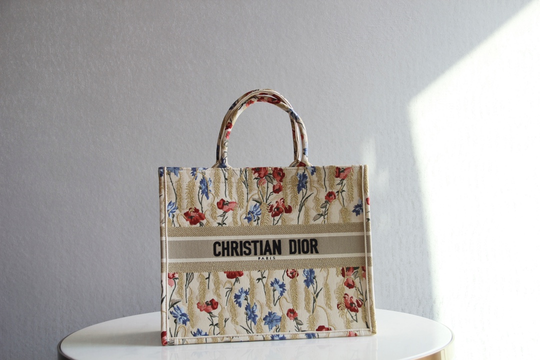 D10r large book tote beige multicolor hibiscus embroidery m1286 41.5 x 35 x 18 cm