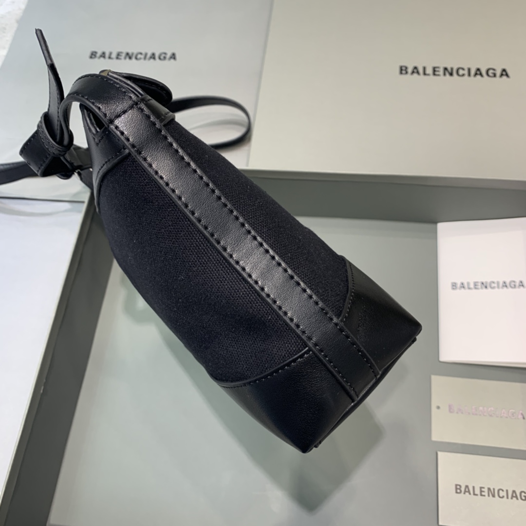 Ba1en*iaga leather trimmed canvas shoulder bag in black 26 x 7 x 19 cm