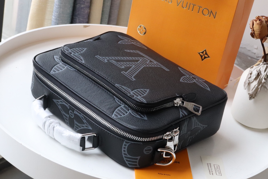 l0vis Vvtt0n flight case taurillon shadow m57287 26 x 20 x 6 cm