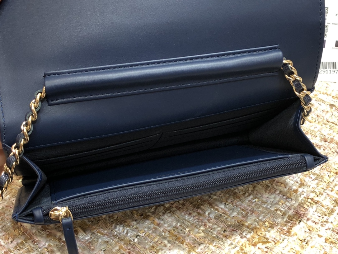 Ch**el cc filigree woc grain leather navy a84451 19.5 × 3.5 × 12 cm