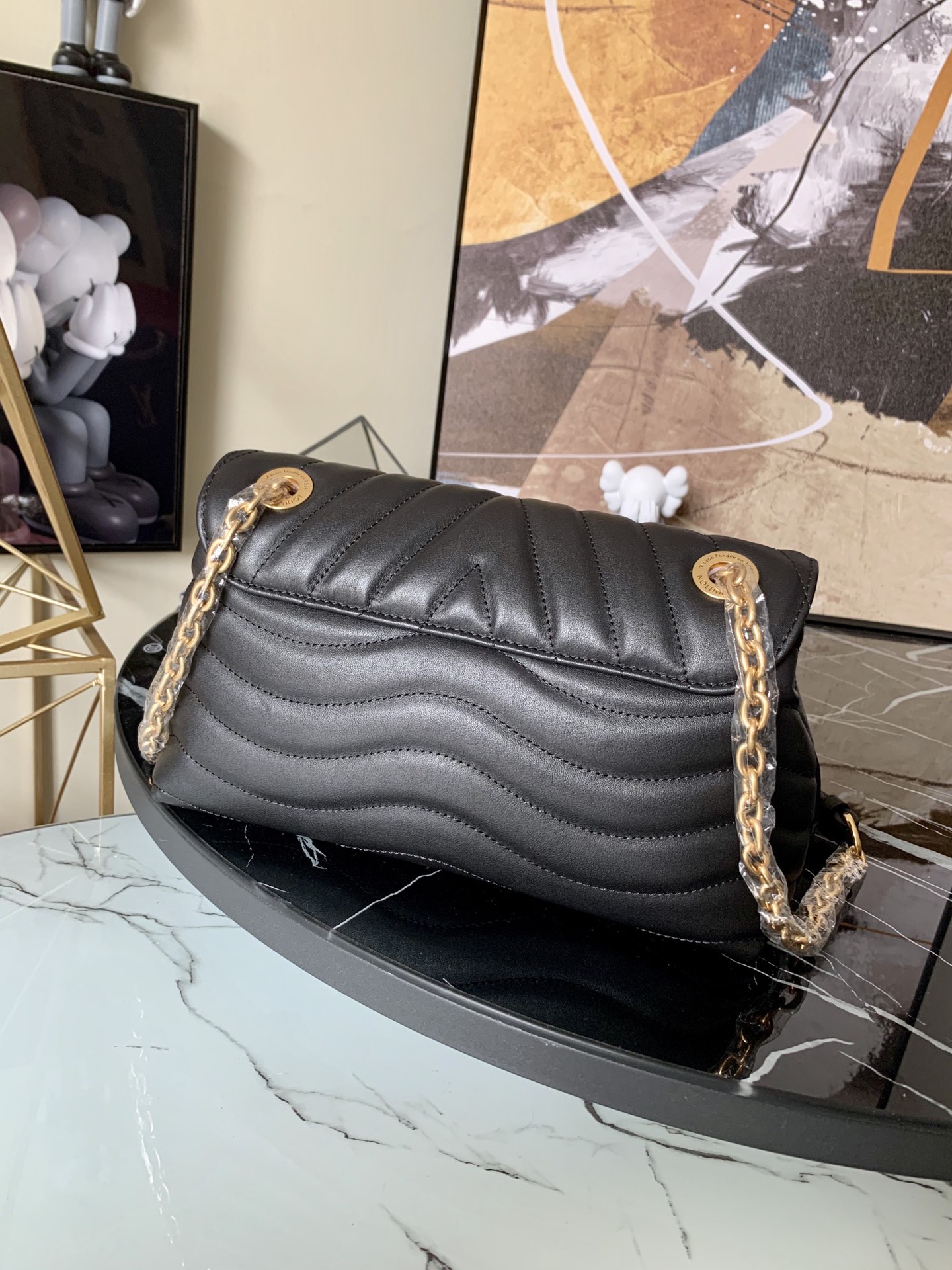 l0vis Vvtt0n new wave chain bag smooth cowhide leather black m58552 24 x 14 x 9 cm