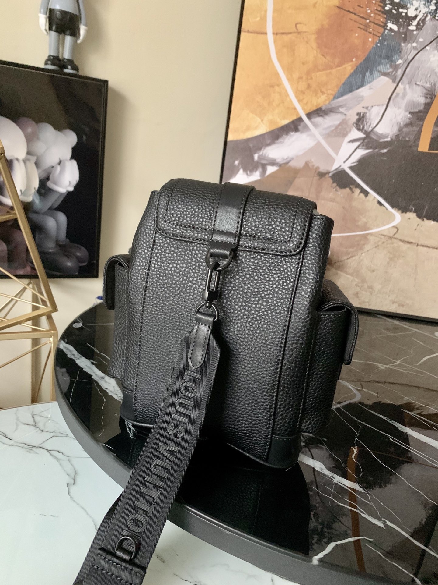 l0vis Vvtt0n christopher xs taurillon leather black m58495 14 x 19.5 x 5 cm