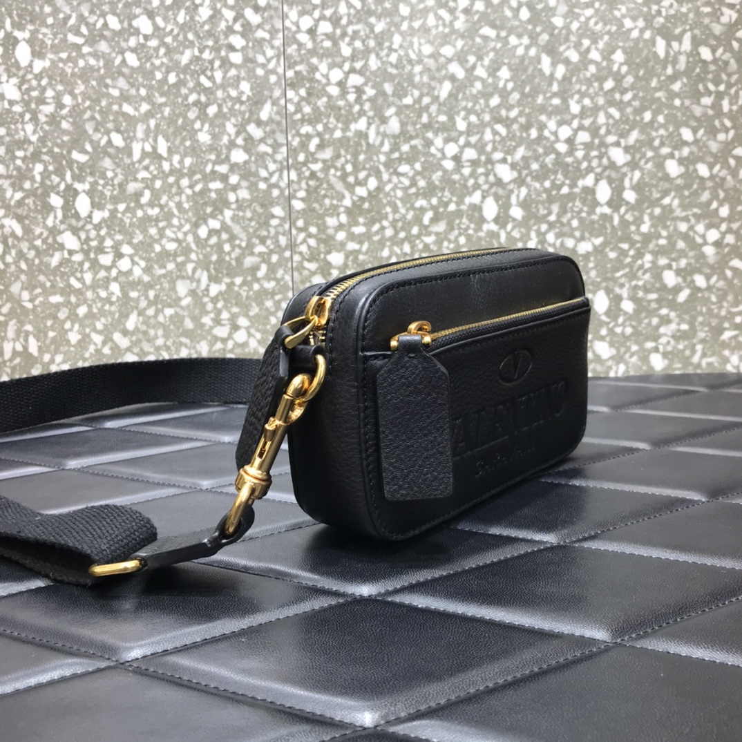 Va1e*ntin0 small garavani identity belt bag in leather black vy0b0954qpt 19 x 4 x 10 cm