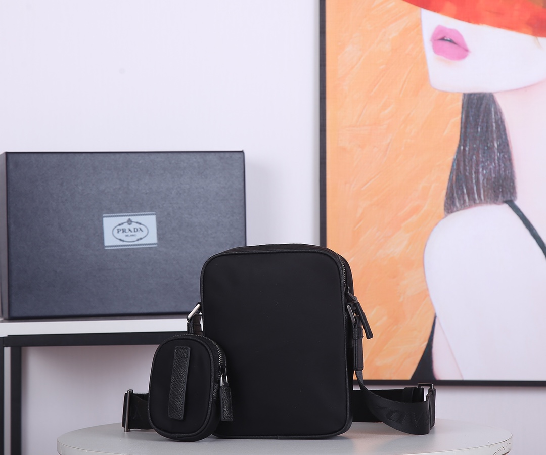 Pra*a re-nylon and saffiano leather shoulder bag black metal 2vh112 20 x 16 x 5 cm