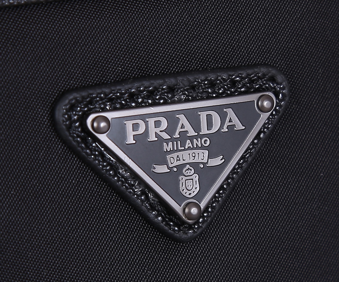 Pra*a re-nylon and saffiano leather shoulder bag black metal 2vh112 20 x 16 x 5 cm