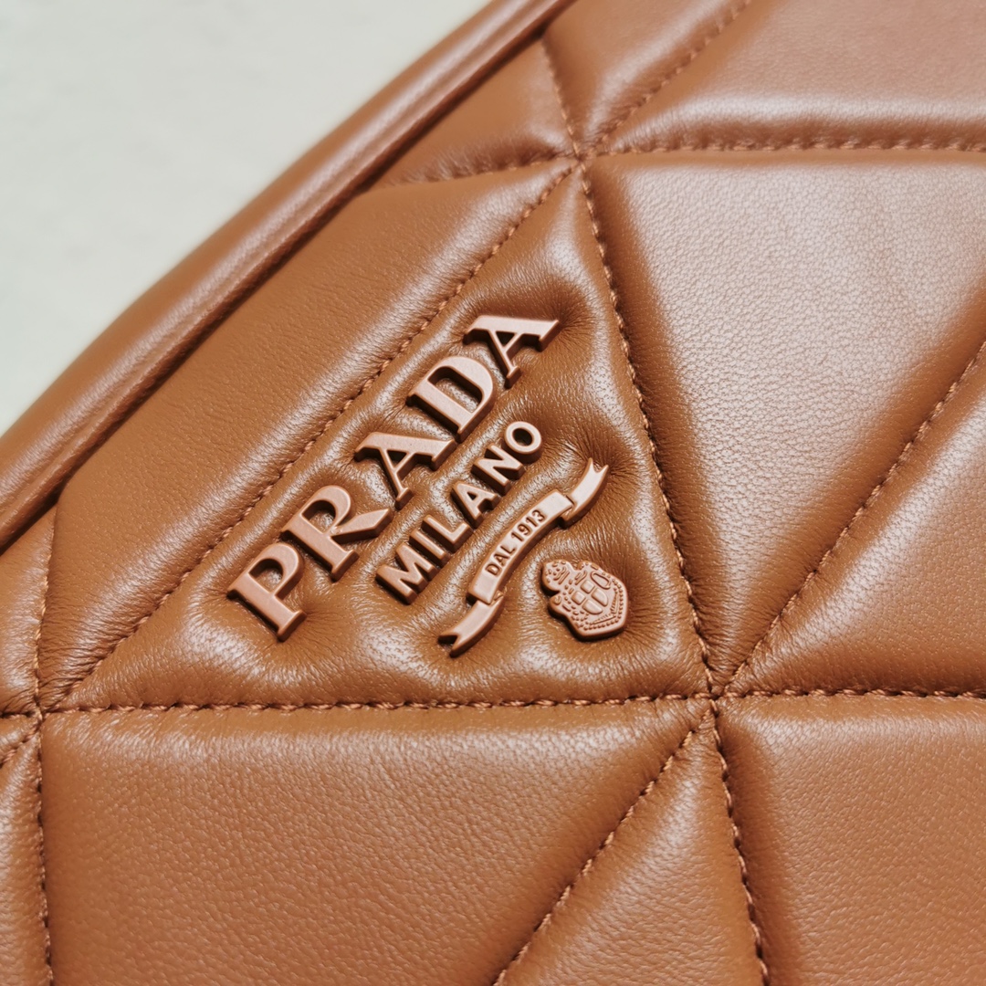 Pra*a spectrum shoulder bag quilted nappa leather brown 1bh141 13.5 x 21 x 8 cm