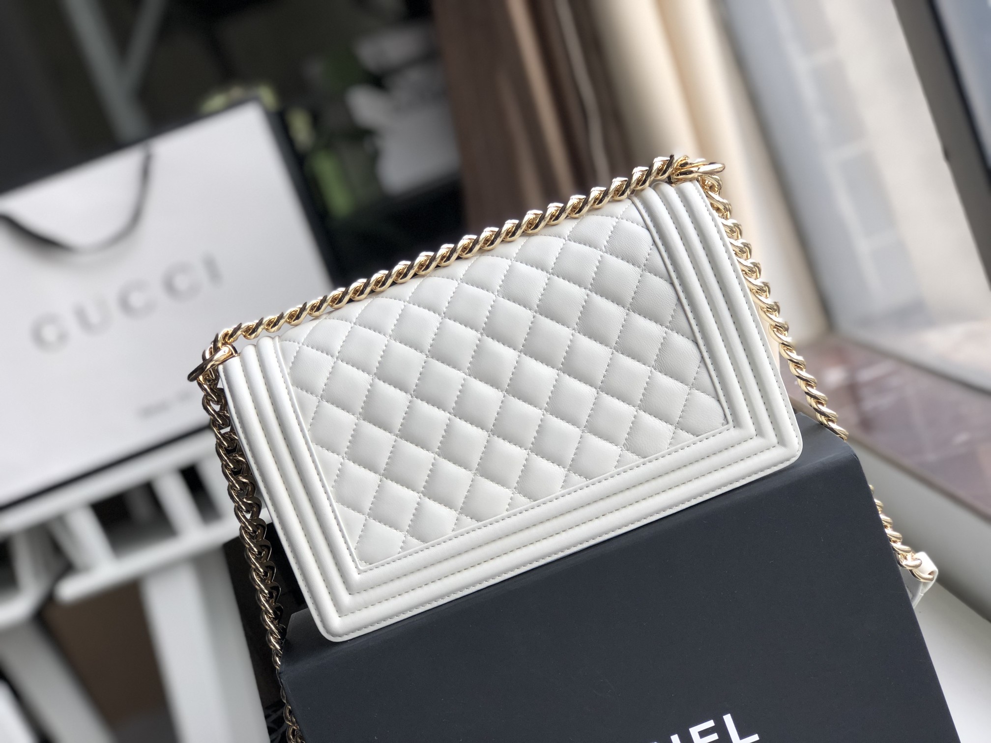 Ch**el medium old classic boy bag lambskin white a67086 25 cm