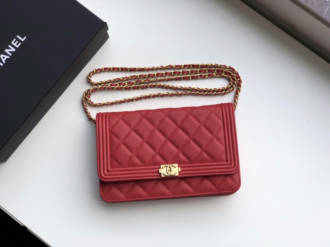 Ch**el boy wallet on chain grained calfskin red 80287 19.5 x 12.5 x 4 cm