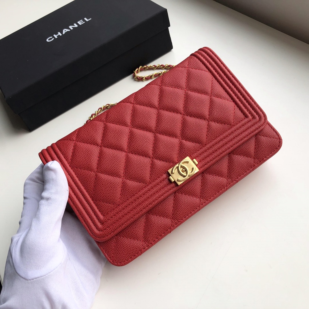 Ch**el boy wallet on chain grained calfskin red 80287 19.5 x 12.5 x 4 cm
