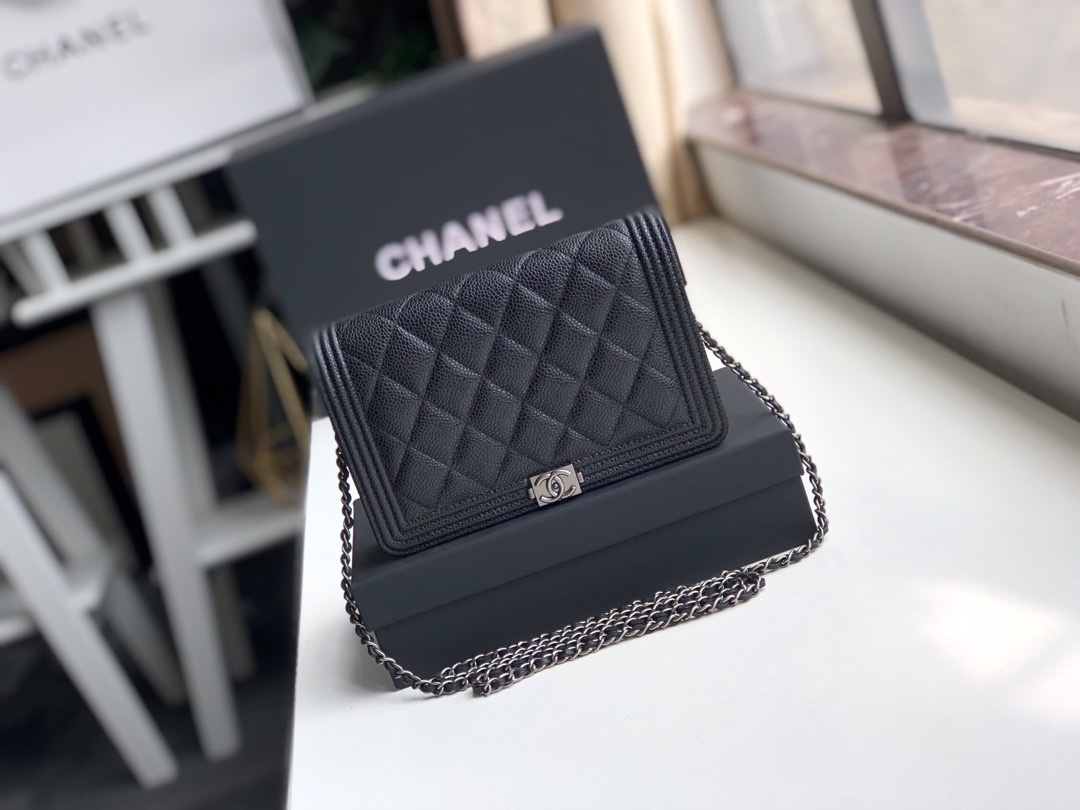 Ch**el boy wallet on chain grained calfskin silver metal black 80287 19.5 x 12.5 x 4 cm