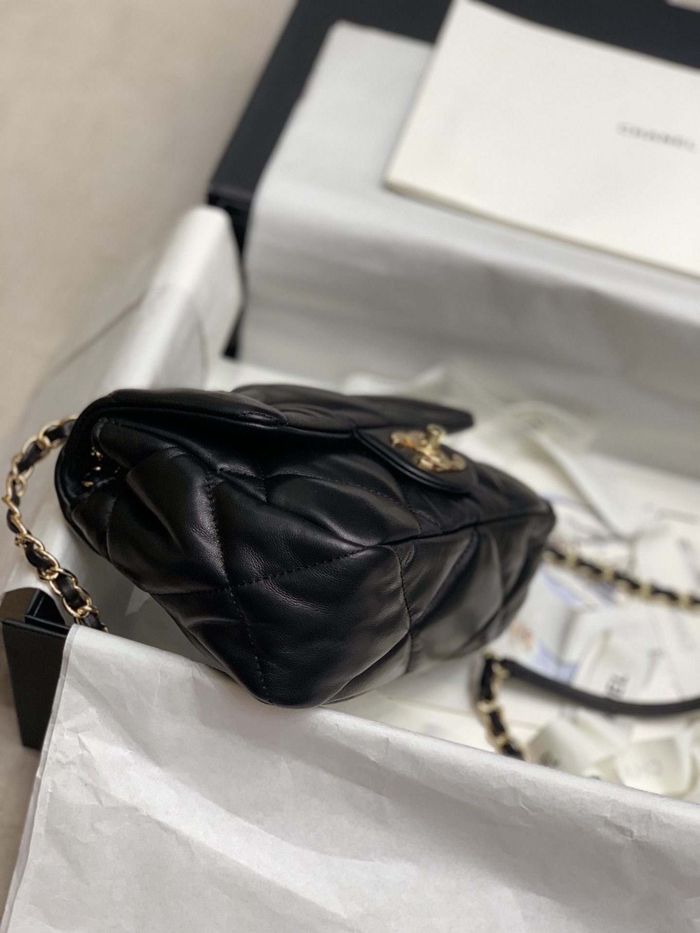 Ch**el small calfskin bubbly flap bag black as2232 19 x 14.5 x 8.5 cm