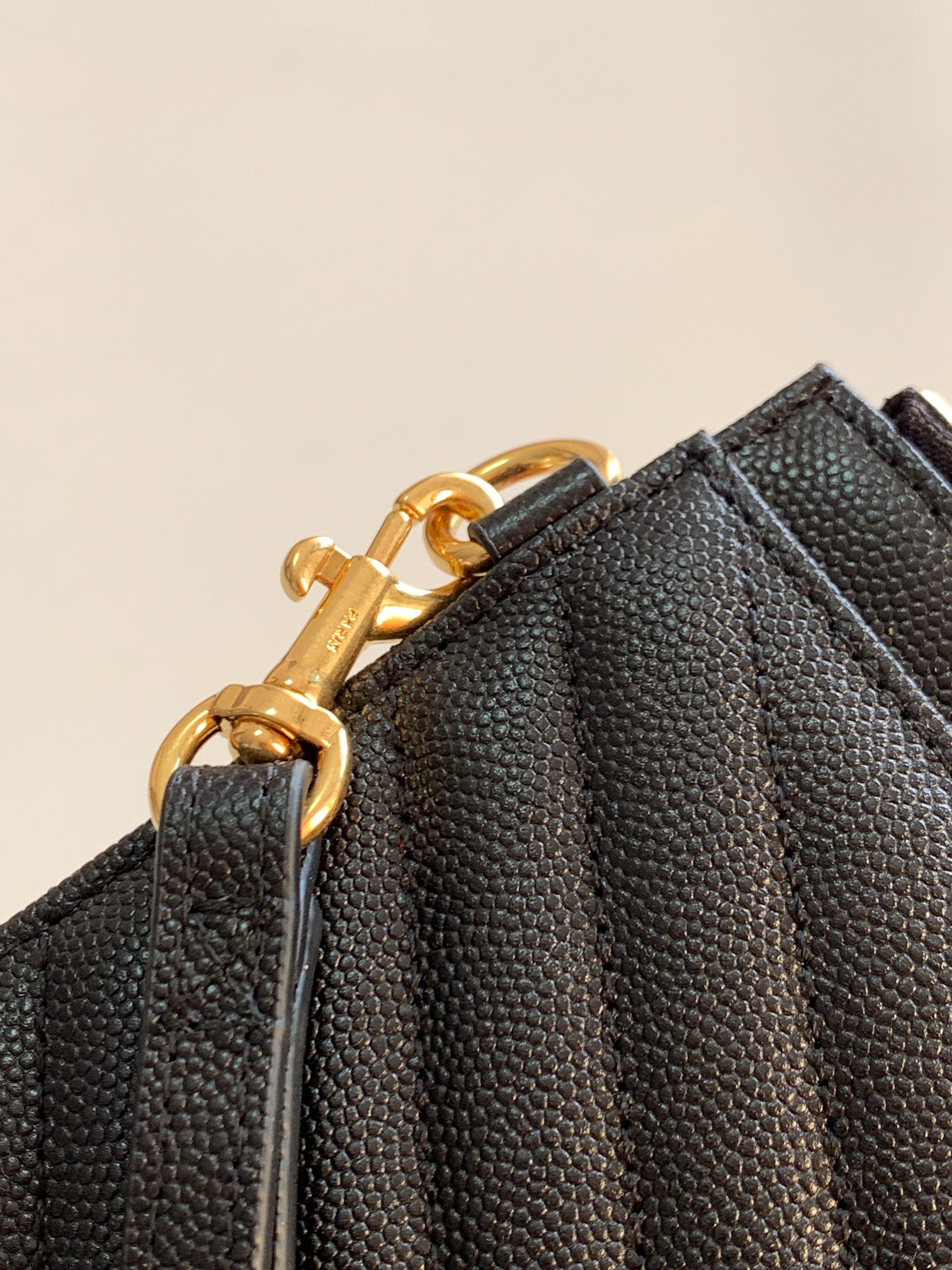Y51 monogram large bill pouch in grain de poudre embossed leather black 636313 23 x 13 x 1 cm