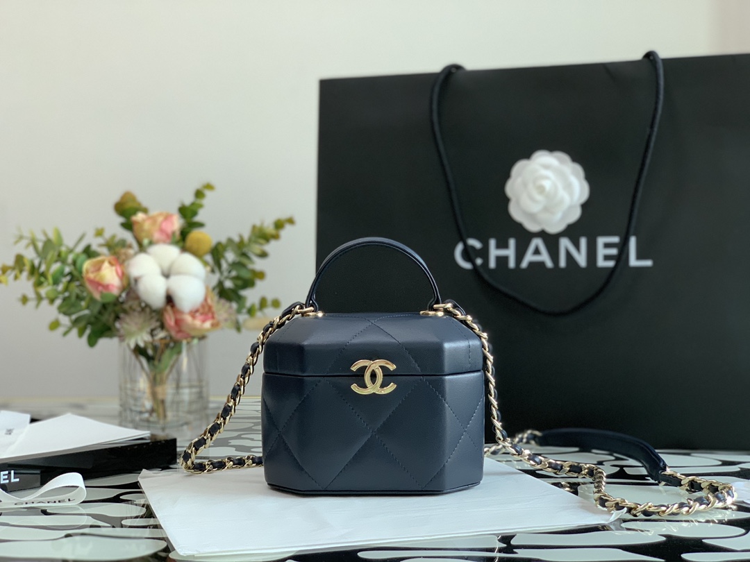 Ch**el small vanity case lambskin and gold metal dark blue as2630 15 x 10 x 11 cm