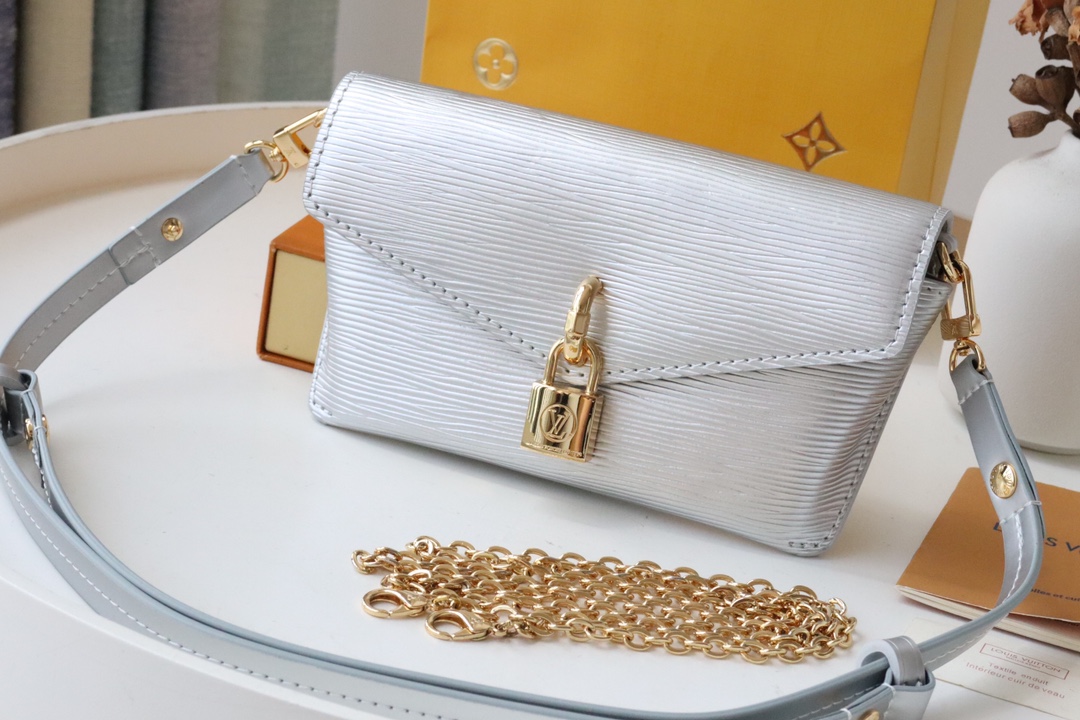 l0vis Vvtt0n padlock on strap epi leather silver m80819 19 x 11 x 3 cm