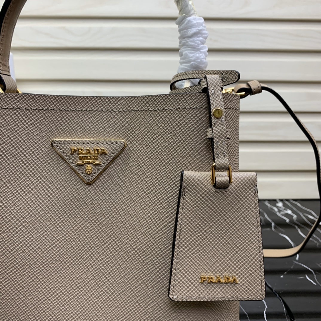 Pra*a medium panier saffiano leather bag beige 1ba212 22 × 23 × 13 cm