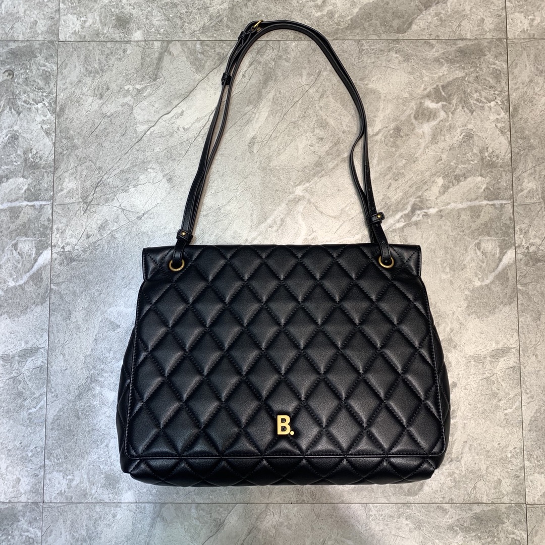 ba1en*iaga large buckle shoulder bag d1am0nd pattern leather G01den metal black 37 x 8 x 29 cm