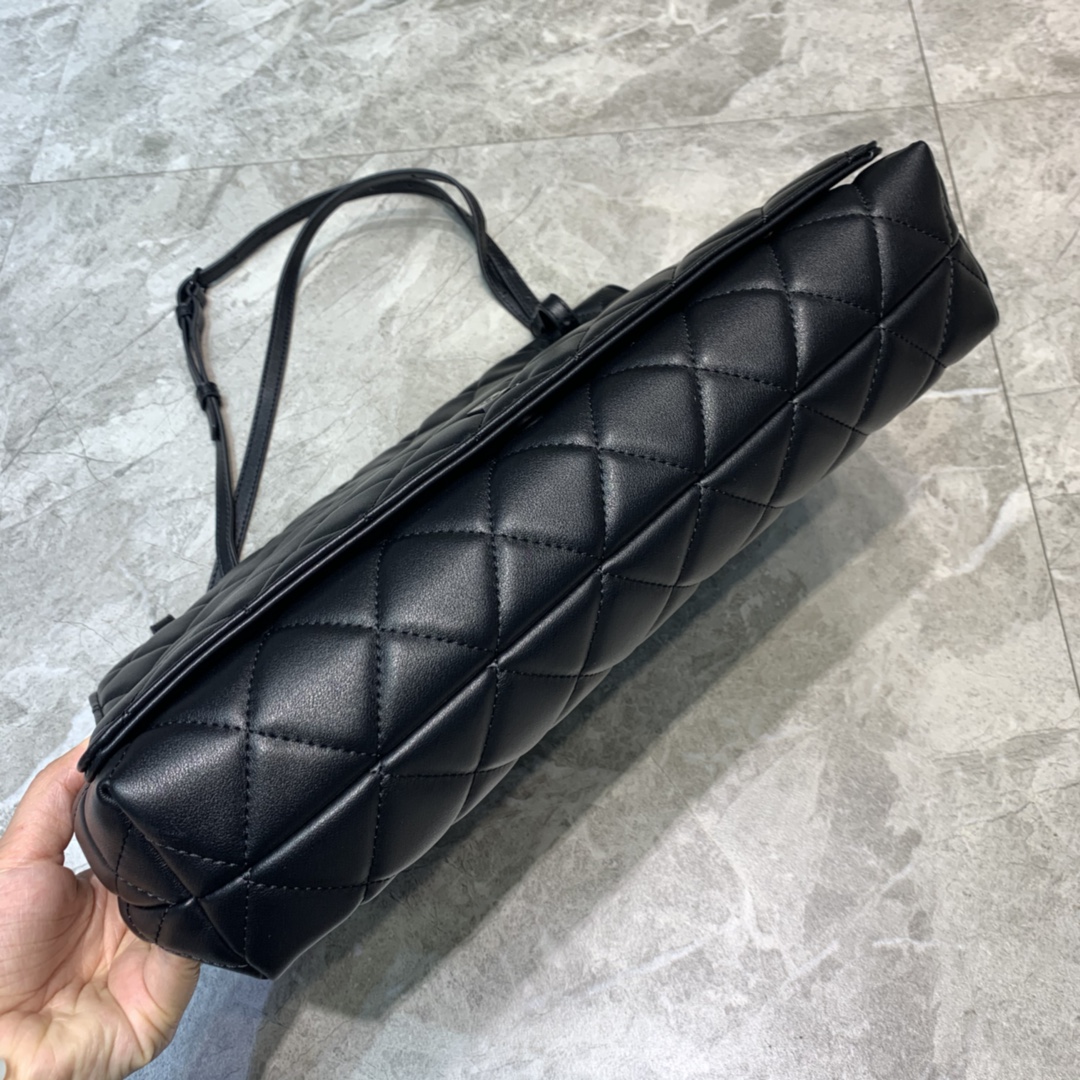 ba1en*iaga large buckle shoulder bag D1am0nd pattern leather black metal black 37 x 8 x 29 cm