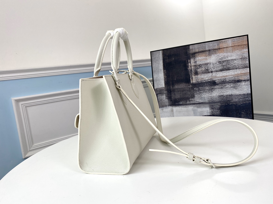 l0vis Vvtt0n lockme tote pm soft grained calfskin leather white m55817 27.5 x 22 x 12 cm
